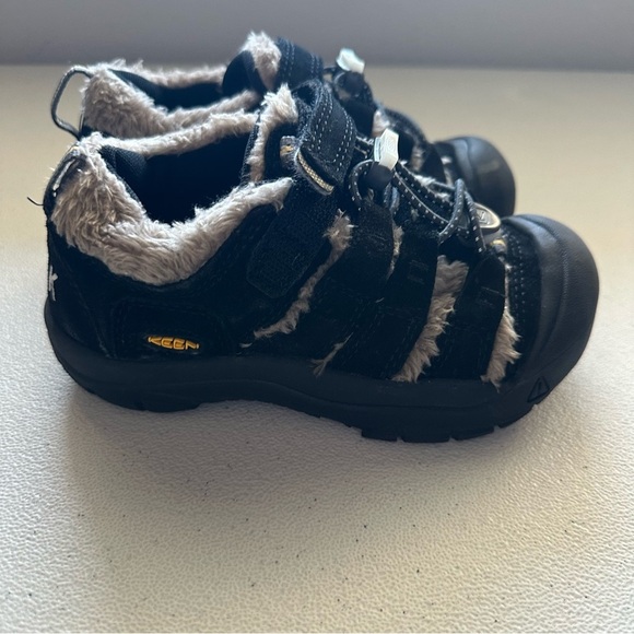 Keen Other - Keen Newport Black Suede Fur Trimmed Outdoor Shoes